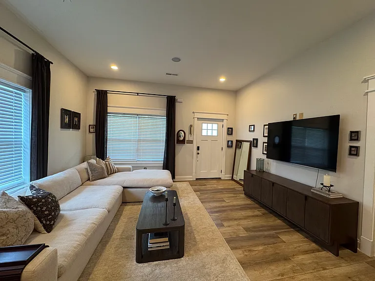 2102 Bernhurst Dr — Photo 5