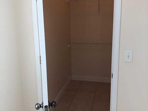 2nd bedroom wic