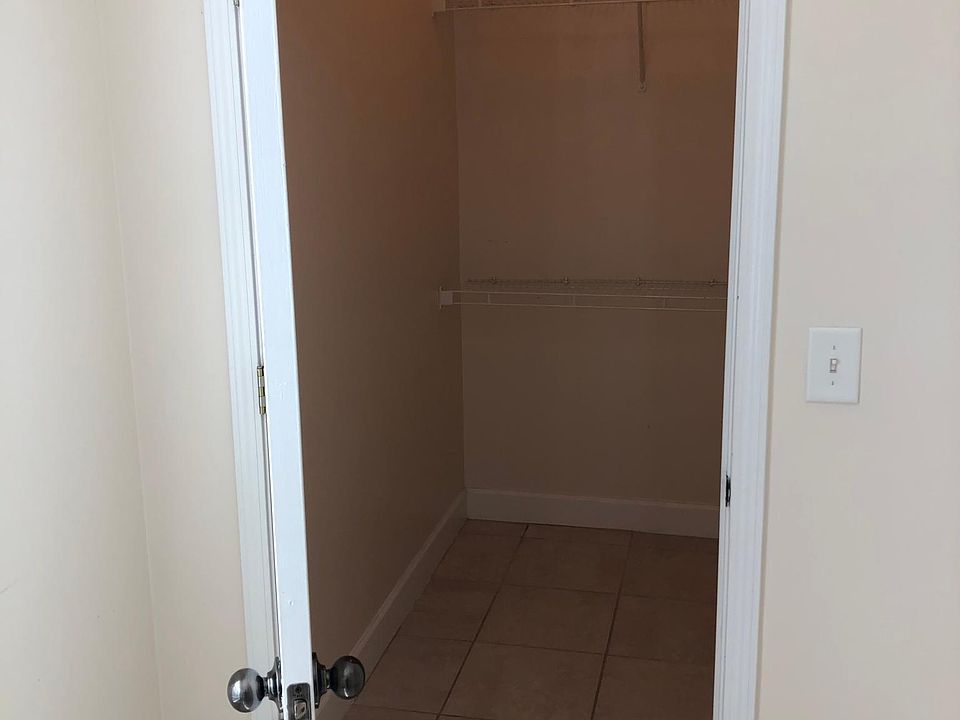 2nd bedroom wic