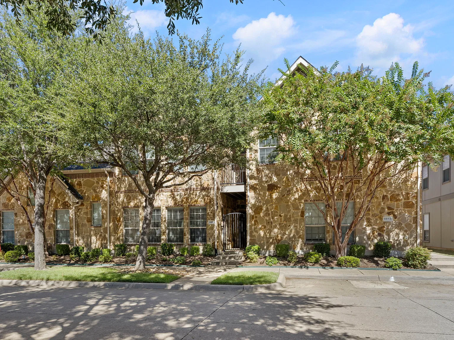 4 bed, 2444 sqft, $2,795 — Photo 1