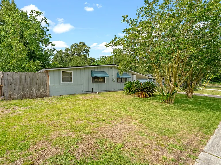 6766 London Bridge Ln — Photo 2