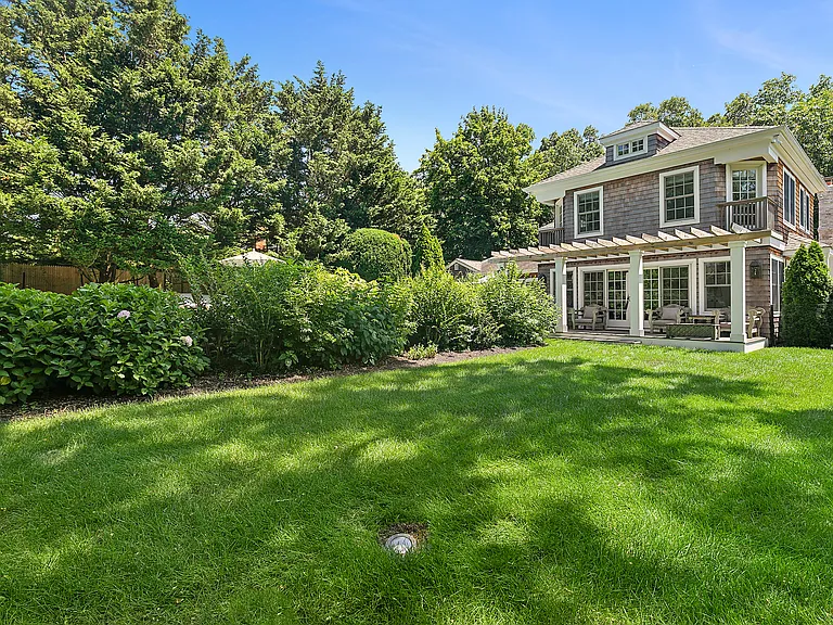 35 Harris Ln — Photo 1