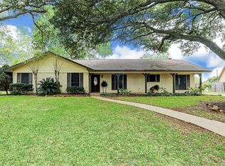 207 Westview Dr, Sealy, TX 77474