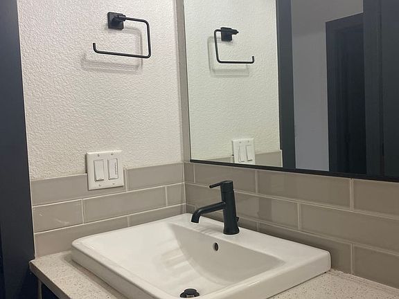 3rd image of 601 S Wynooski St #200