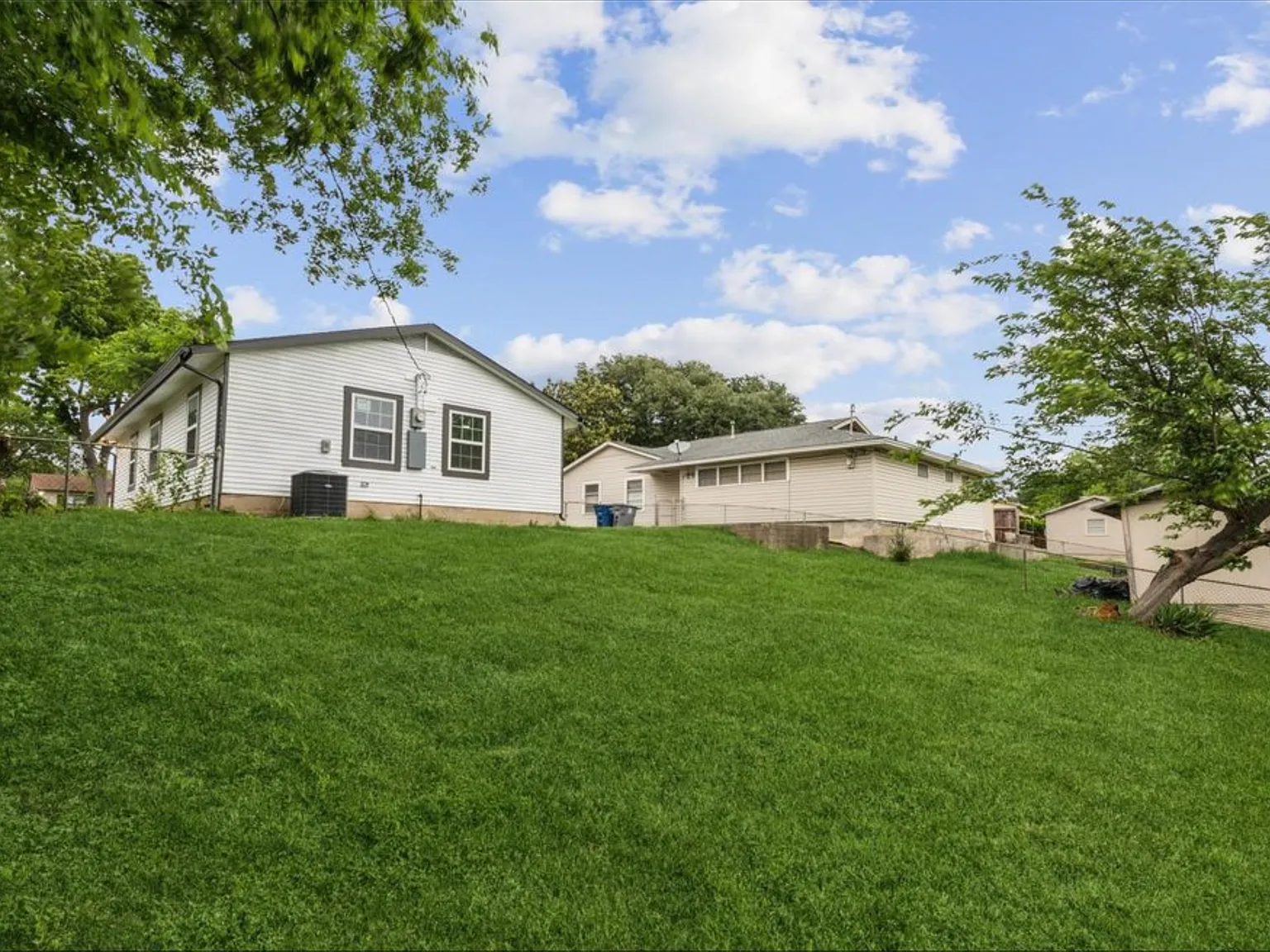 4 bed, 1212 sqft, $3,250 — Photo 3
