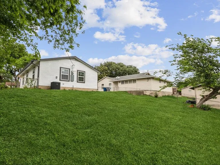 12224 Dandridge Dr — Photo 3