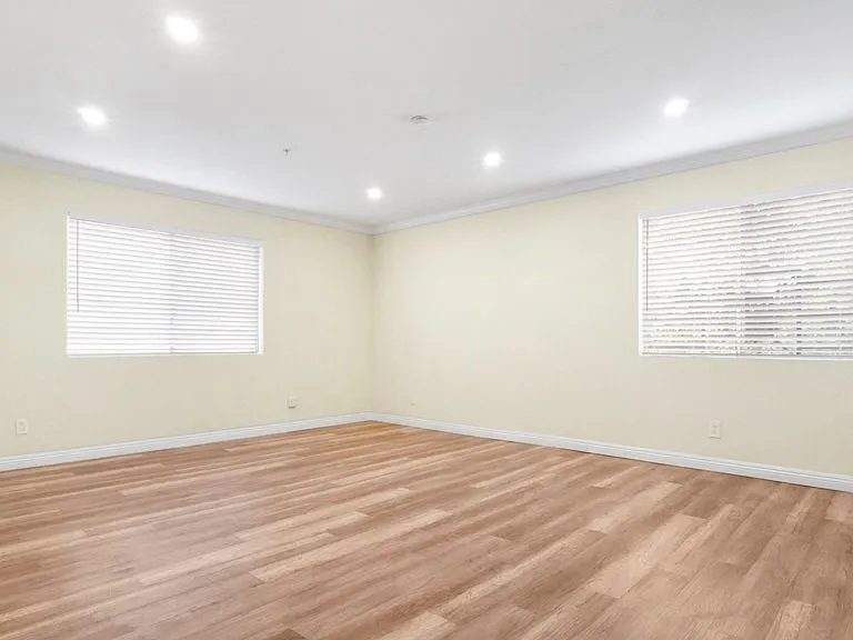 420 Riverdale Dr #11 — Photo 7