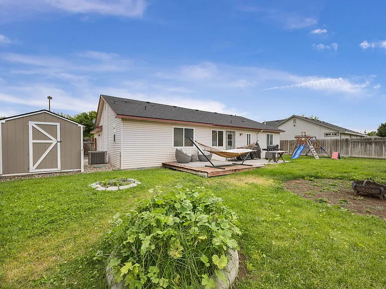 712 W White Fang St — Photo 17