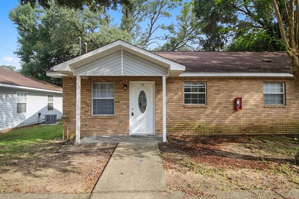 2 bed, 2.0 bath, 902 sqft, $1,125 — Photo 2