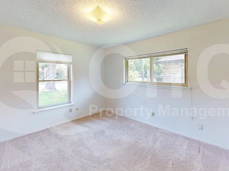 1114 Valerie Dr — Photo 15