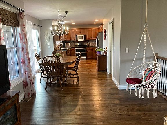 4th image of 210 N Lindblad Dr