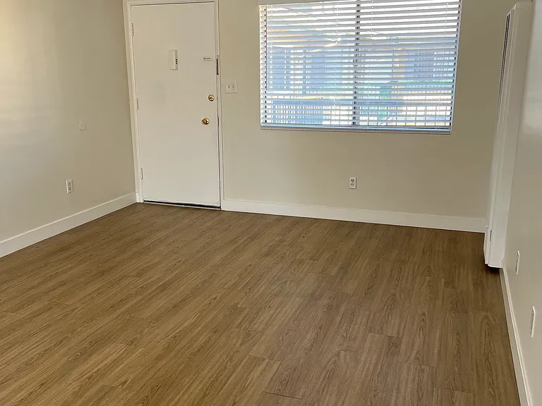 8415 Amigo Ave #8 — Photo 10