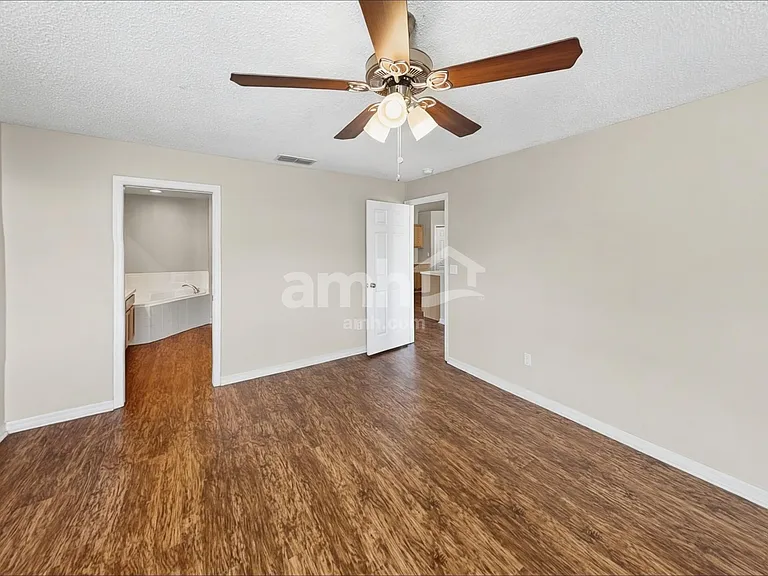 315 Colony Ct — Photo 10
