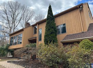 310 Weatherly Trl, Guilford, CT 06437