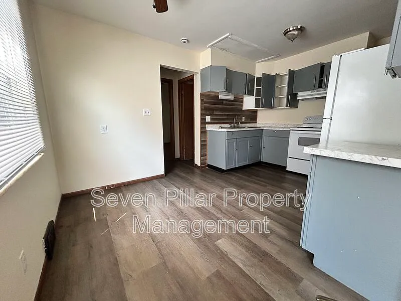 3 bed, 1.5 bath, 1140 sqft, $1,250 — Photo 4