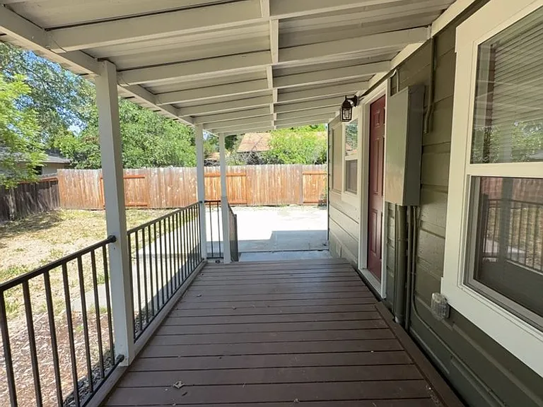 1202 NW Hawthorne Ave — Photo 16