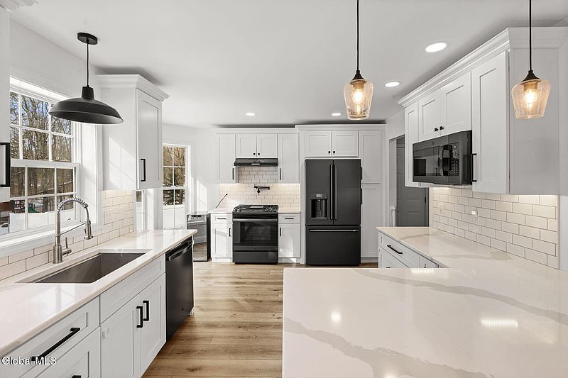 4th image of 11 Santee Drive