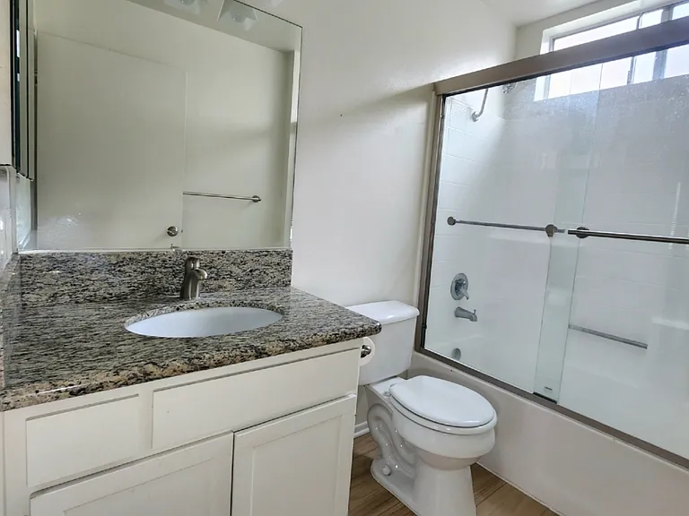 1810 Malcolm Ave #206 — Photo 11