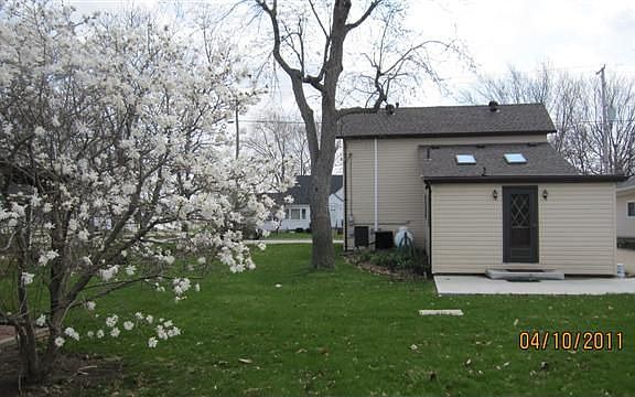 5th image of 15 E Cross St