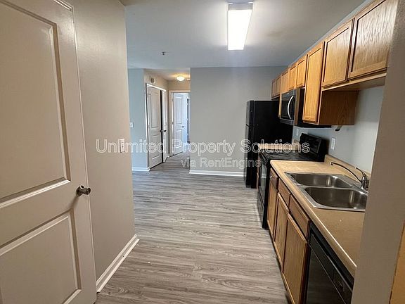 4th image of 370 S Kerr Ave Unit 303