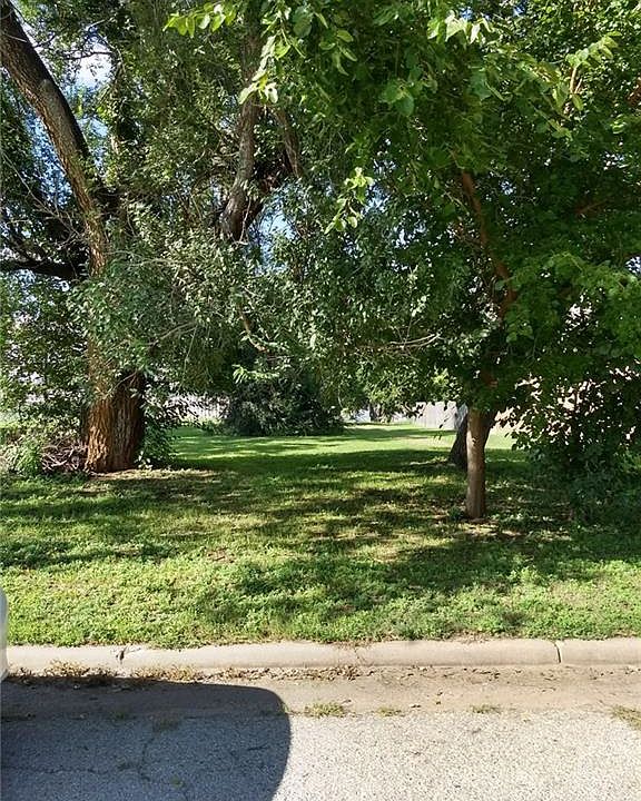 2nd image of 517 SE 12th St