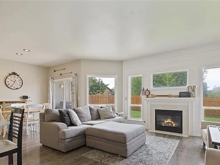 1845 E Griffon St — Photo 4