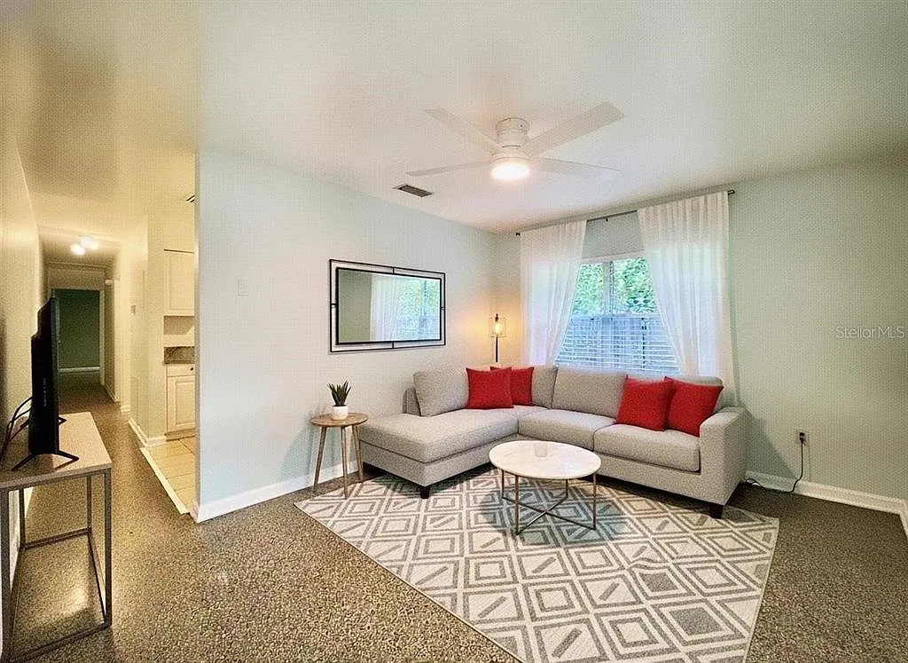 2 bed, 1.0 bath, 754 sqft, $1,750 — Photo 2
