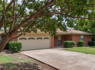 3204 Owens St, Haltom City, TX 76117