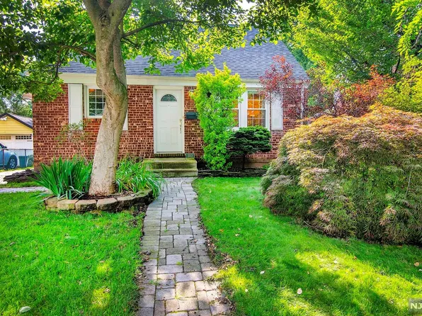 352 Prospect Ave, Dumont, NJ 07628
