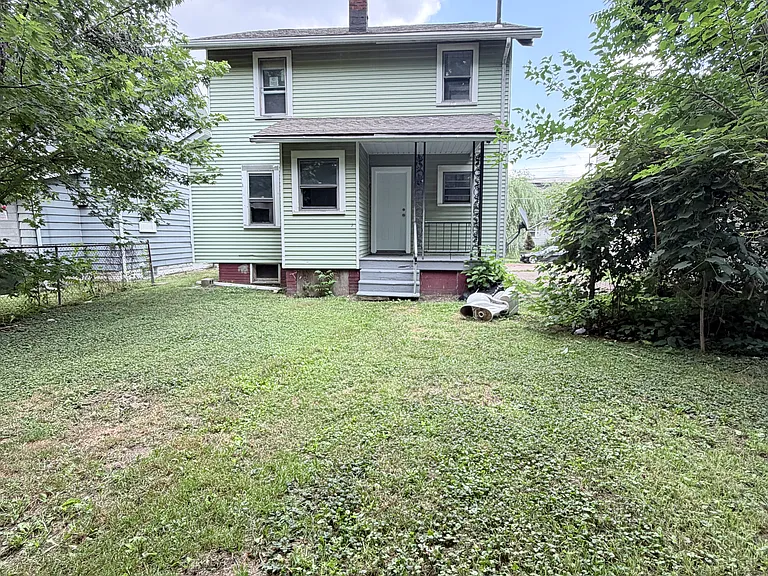 1627 Bryan Ave SW — Photo 2
