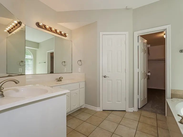 1114 Fleming Ct — Photo 13