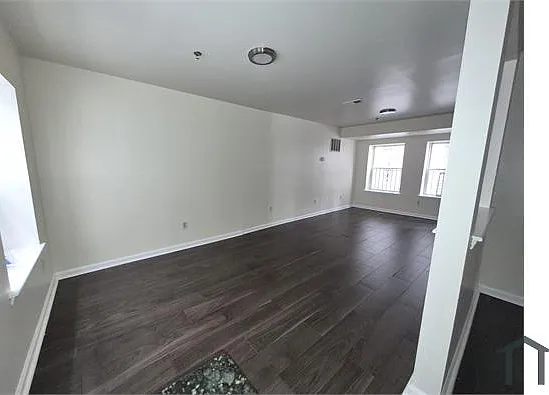 115 Leslie St #1 — Photo 5