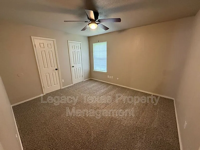 1607 N Nolan River Rd #C — Photo 15