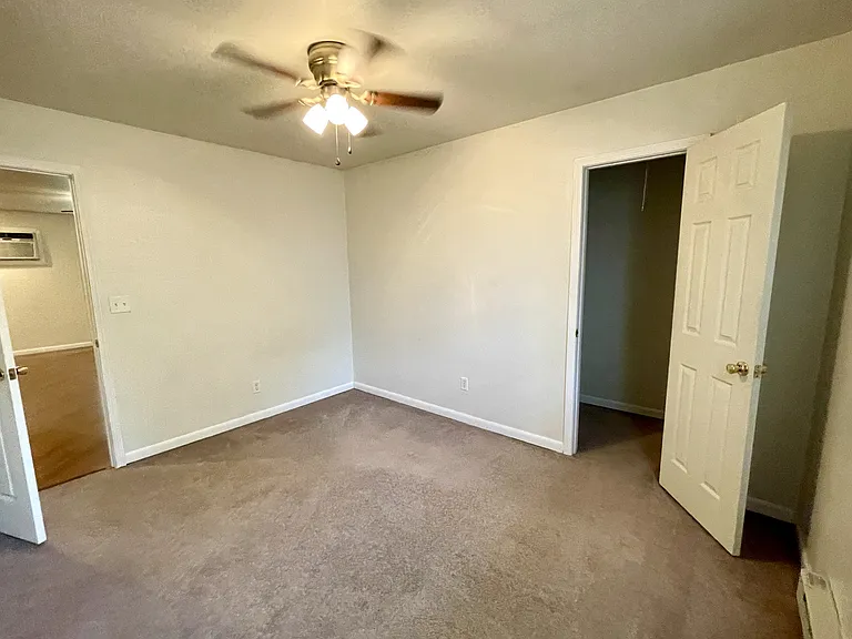 404 E College St #4 — Photo 8