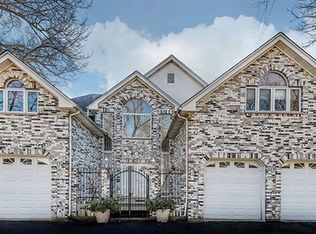 122 E Morrison Ave, Mount Prospect, IL