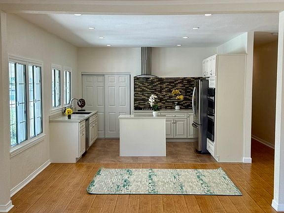 4th image of 916 E Garfield Ave #1/2