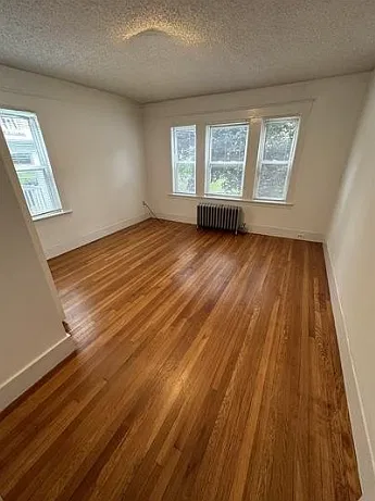 3 bed, 999 sqft, $3,000 — Photo 2