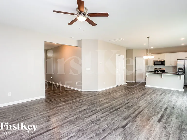 2814 Curbstone Ln — Photo 5