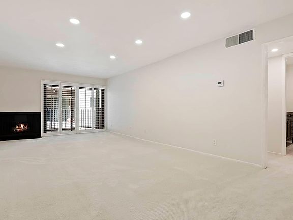 3rd image of 2929 Waverly Dr APT 206