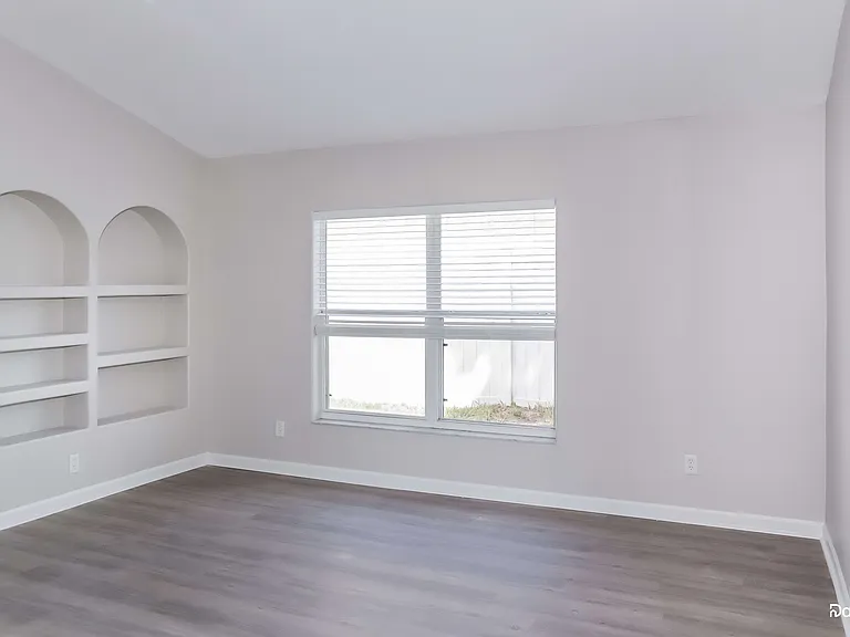 2544 Meadow Oaks Loop — Photo 6