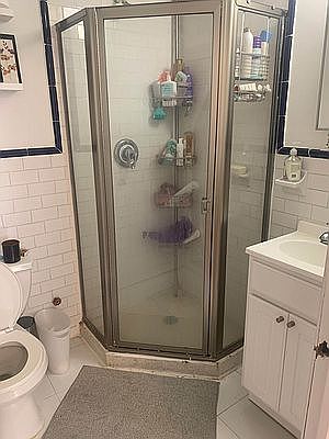 4th image of 218 1st Ave #5