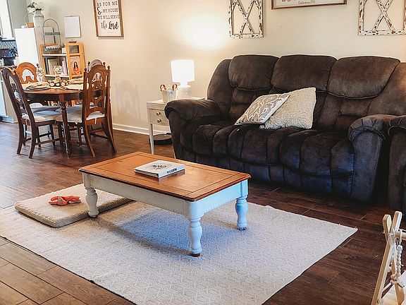 2nd image of 48 Gloucester Dr #1
