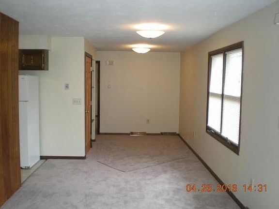3rd image of 989 Northwood Dr