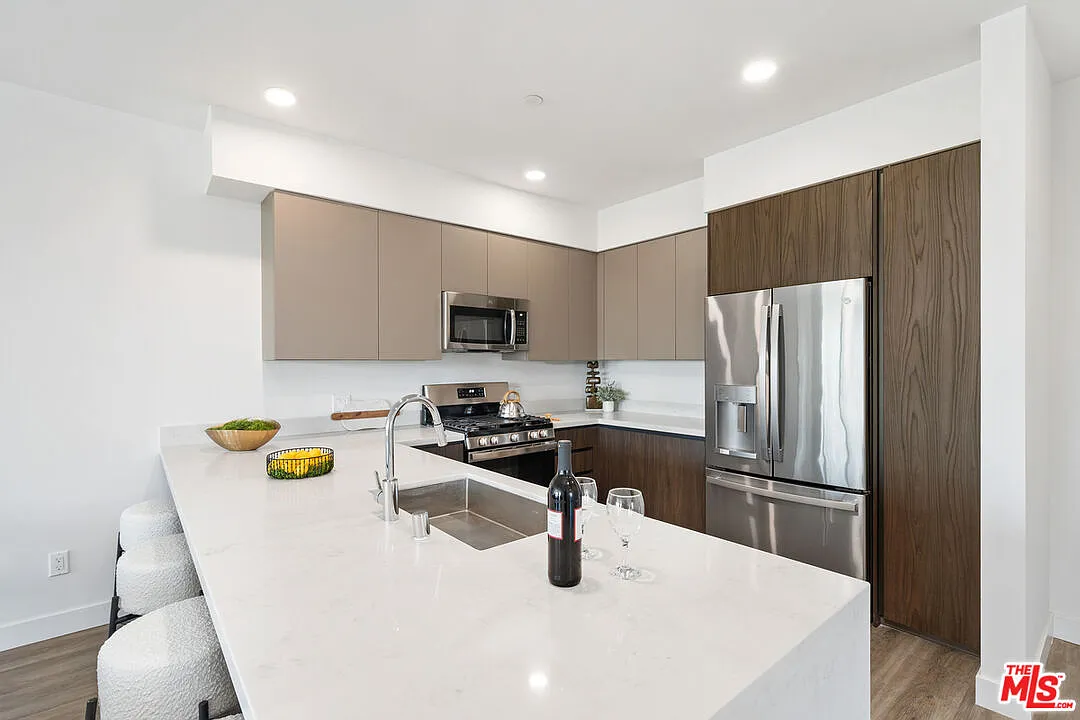 3 bed, 3.0 bath, 1735 sqft, $4,095 — Photo 4