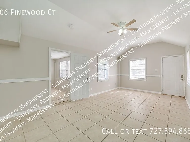 406 Pinewood Ct — Photo 18