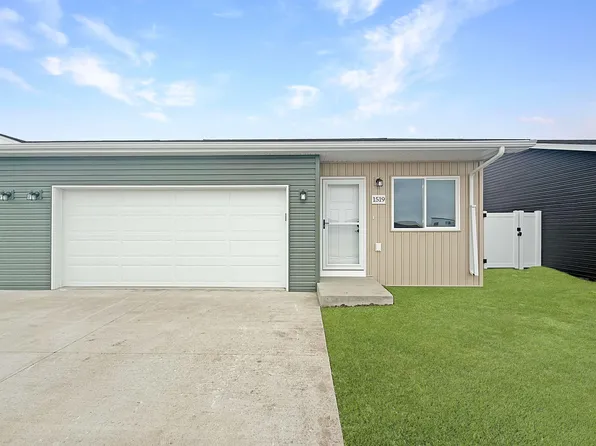 1519 47th Loop SE, Minot, ND 58701