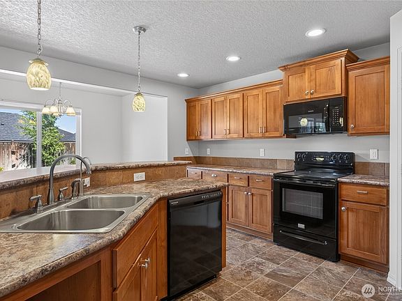 4th image of 807 7th Avenue NE