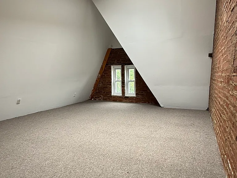 318 S 42nd St #5 — Photo 8