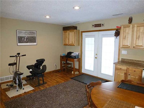 4th image of 80 Dale Lee Dr