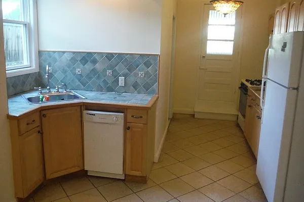 Rented by Limestone Realty Bklyn, LLC | media 9